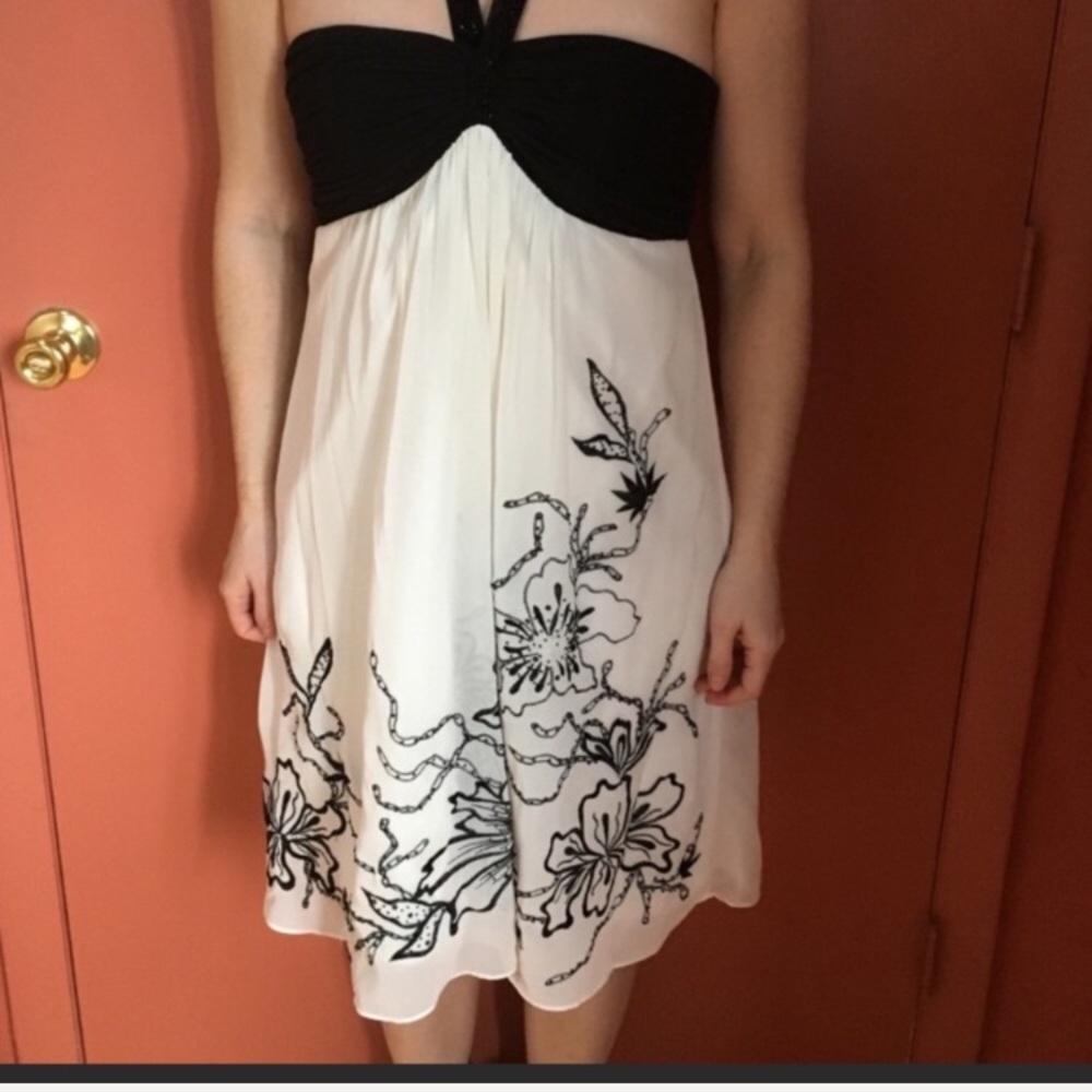 Tess Black/white flower tent/shift halter dress